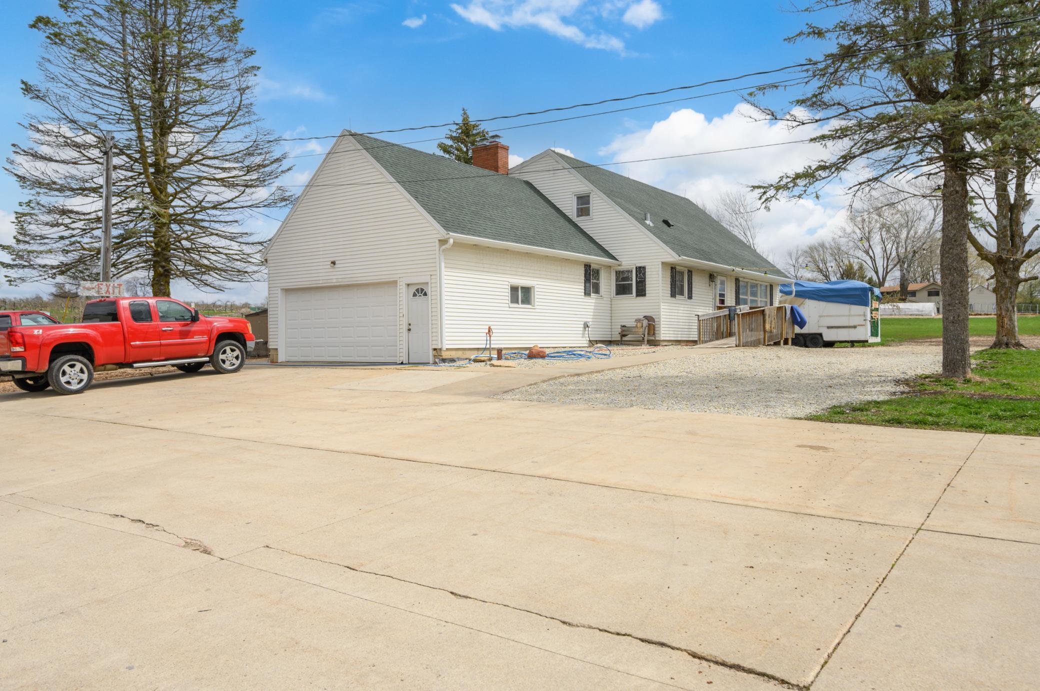 3415 College View Road E