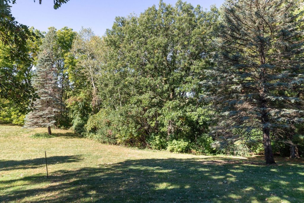 Photo of 1955 Glenhill Road, Mendota Heights, MN 55118 (MLS # 7038544)