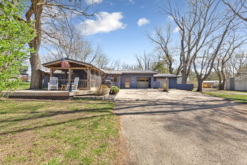 Photo of 1304 34th Drive NE, Austin, MN 55912 (MLS # 7076951)