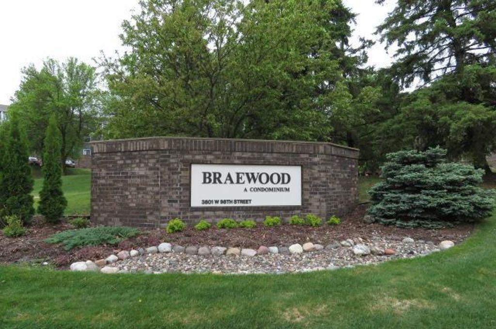 Photo of 3801 W 98th Street #402, Bloomington, MN 55431 (MLS # 7077315)