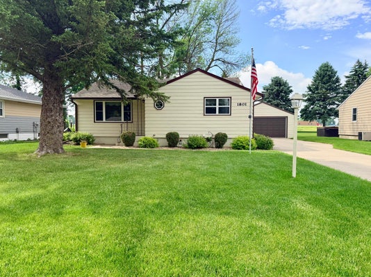 1801 S SHORE DR, WORTHINGTON, MN 56187 - Image 6dcfa4da0a030e4efaae86d66b6e384a/47952640