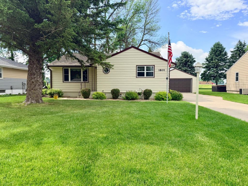 Photo of 1801 S Shore Drive, Worthington, MN 56187 (MLS # 7086275)