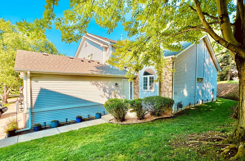 Photo of 915 Kimberly Lane, Chanhassen, MN 55317 (MLS # 7134539)
