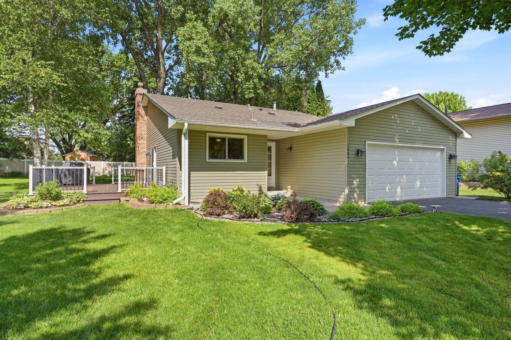 Photo of 10045 Hemlock Lane N, Maple Grove, MN 55369 (MLS # 7082741)
