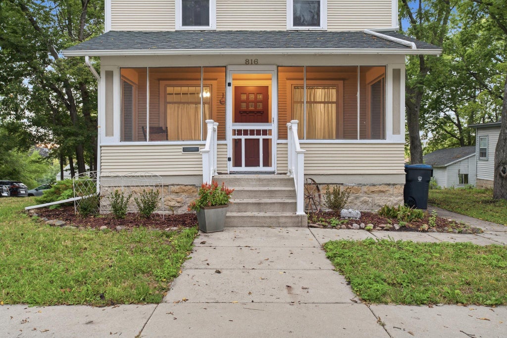 Photo of 816 N 5th Street, Mankato, MN 56001 (MLS # 7145491)