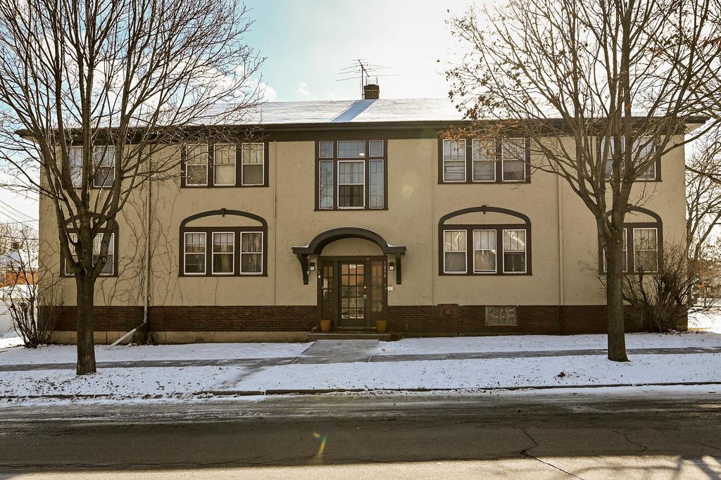 Photo of 1090 Thomas Avenue, Saint Paul, MN 55104 (MLS # 7001285)