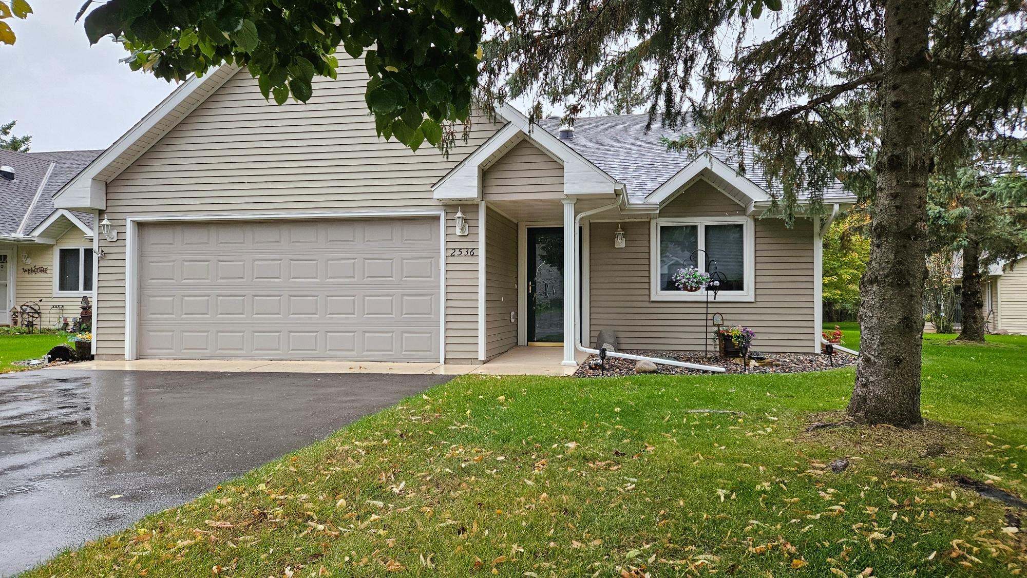 2536 Woodridge Lane