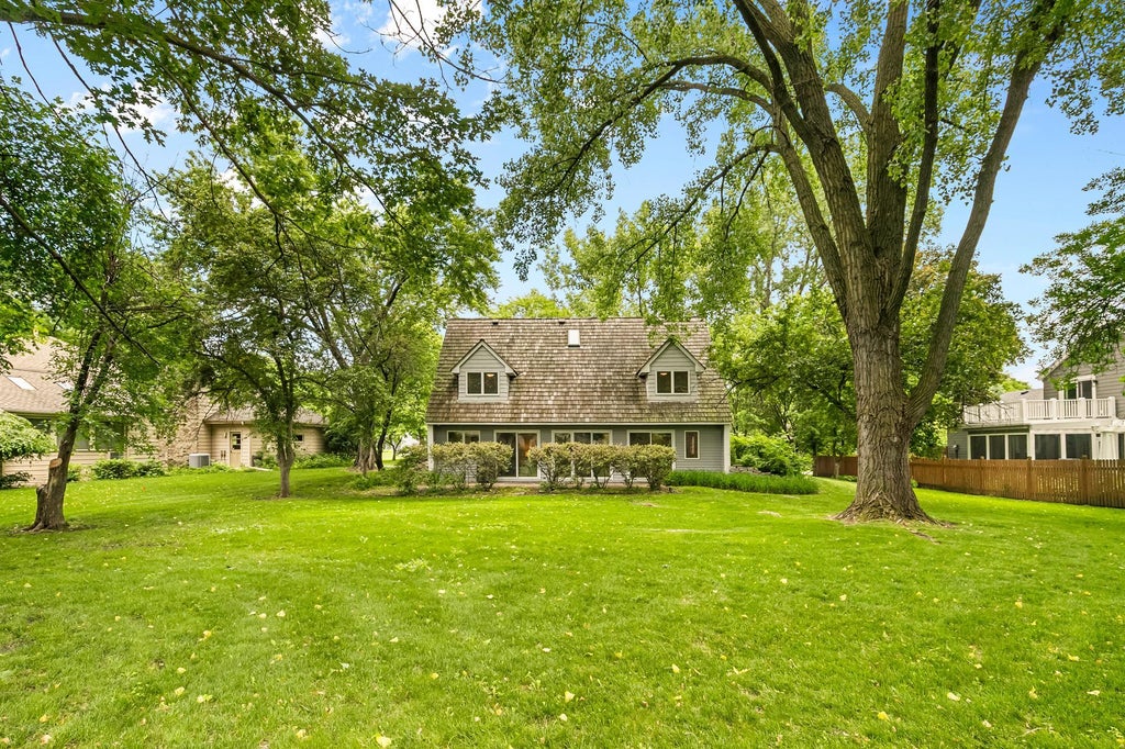 Photo of 14711 Woodruff Road, Wayzata, MN 55391 (MLS # 7089582)