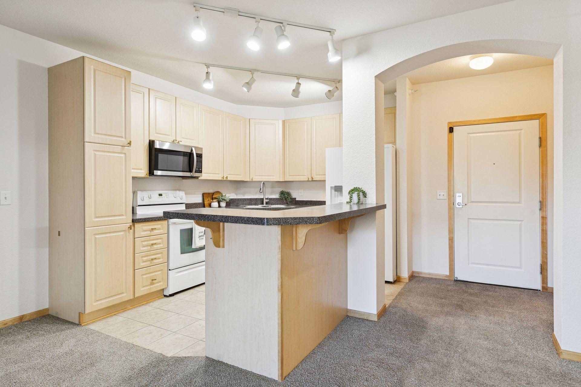 1800 Graham Avenue 325