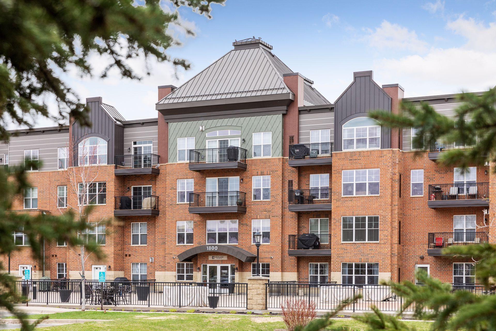 1800 Graham Avenue 325