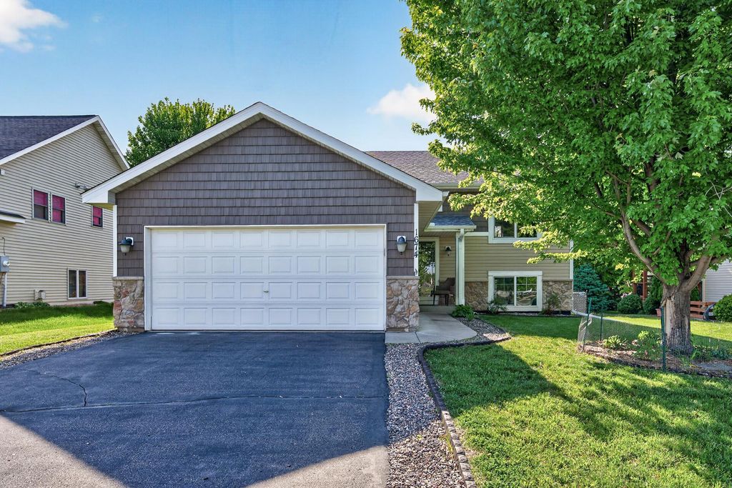 Photo of 1674 Palomino Street, Shakopee, MN 55379 (MLS # 7079077)