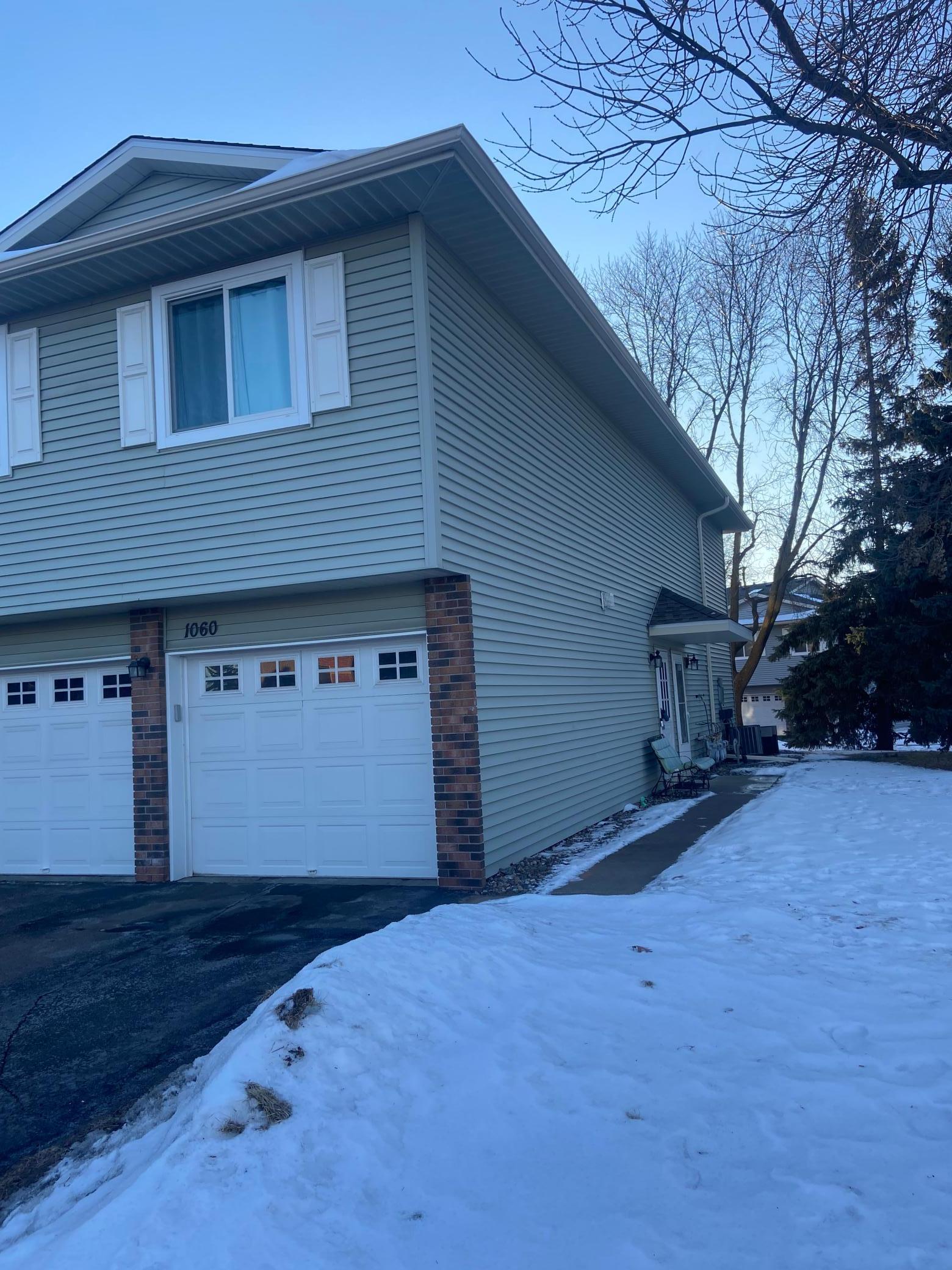 1060 Pond View Court