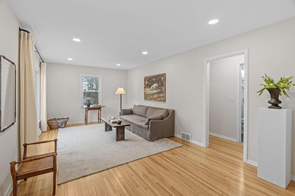 Photo of 8508 Waters Edge Drive, Chanhassen, MN 55317 (MLS # 7025421)