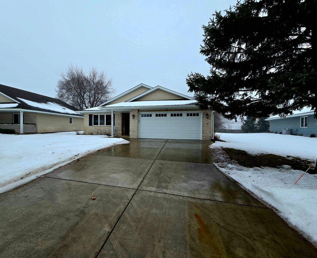 Photo of 642 Jenisa Drive, Saint Cloud, MN 56301 (MLS # 7023607)