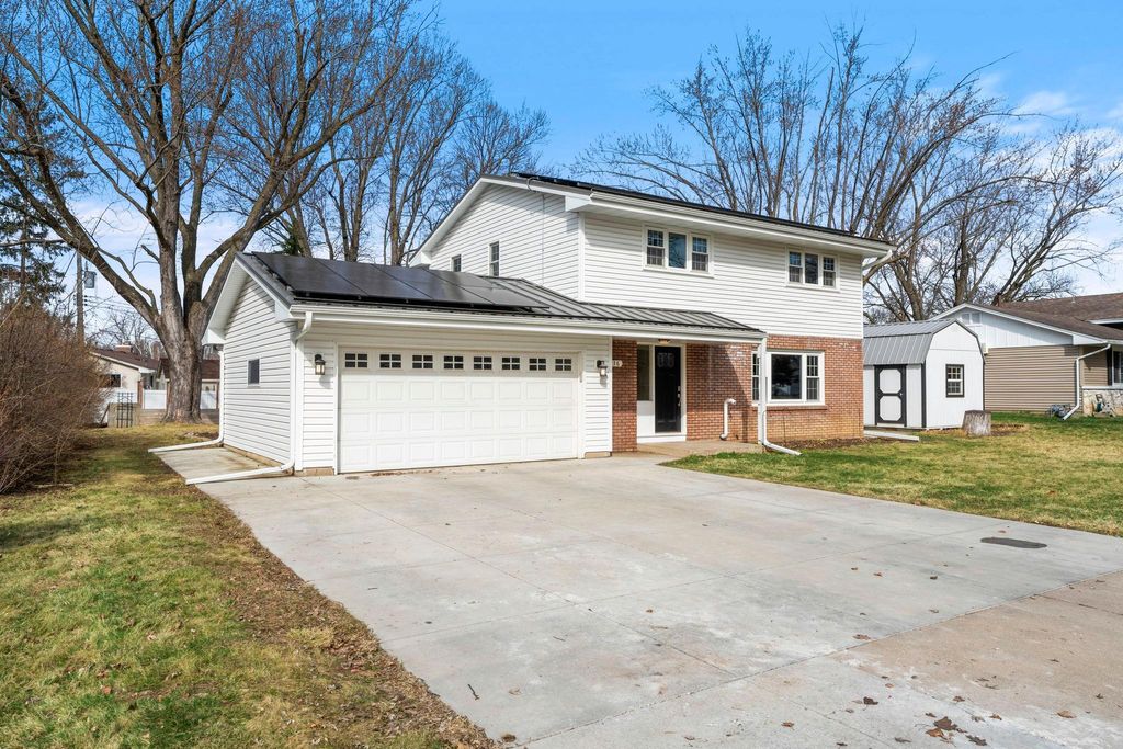 Photo of 10716 27th Avenue S, Burnsville, MN 55337 (MLS # 7031495)