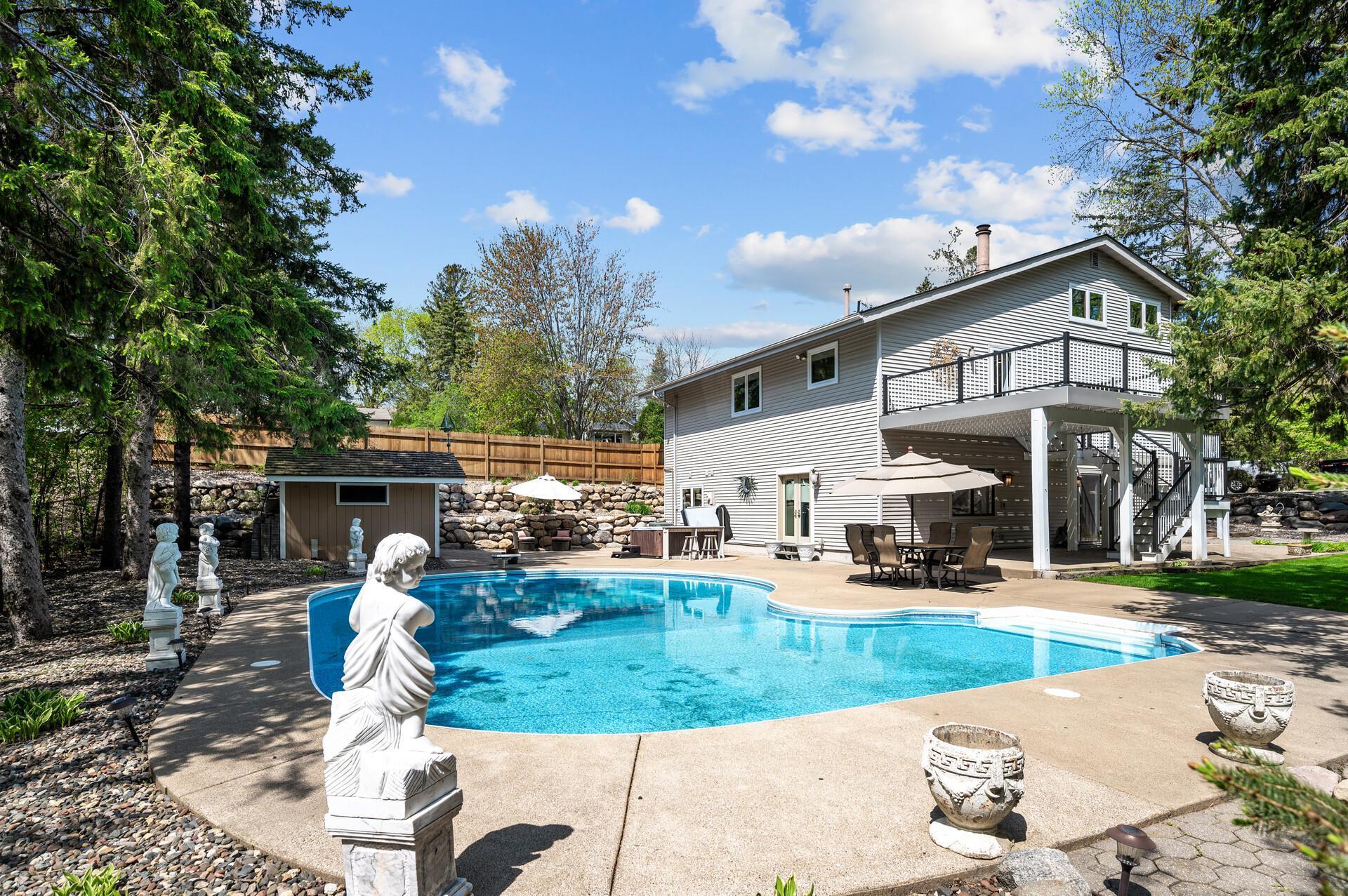 2209 Indian Road W
