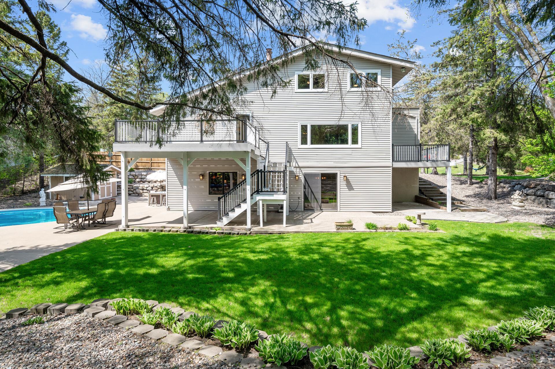 2209 Indian Road W