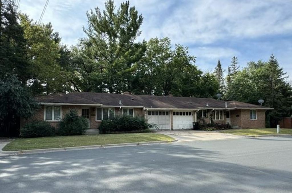 Photo of 4001 W 44th Street, Edina, MN 55424 (MLS # 6822706)