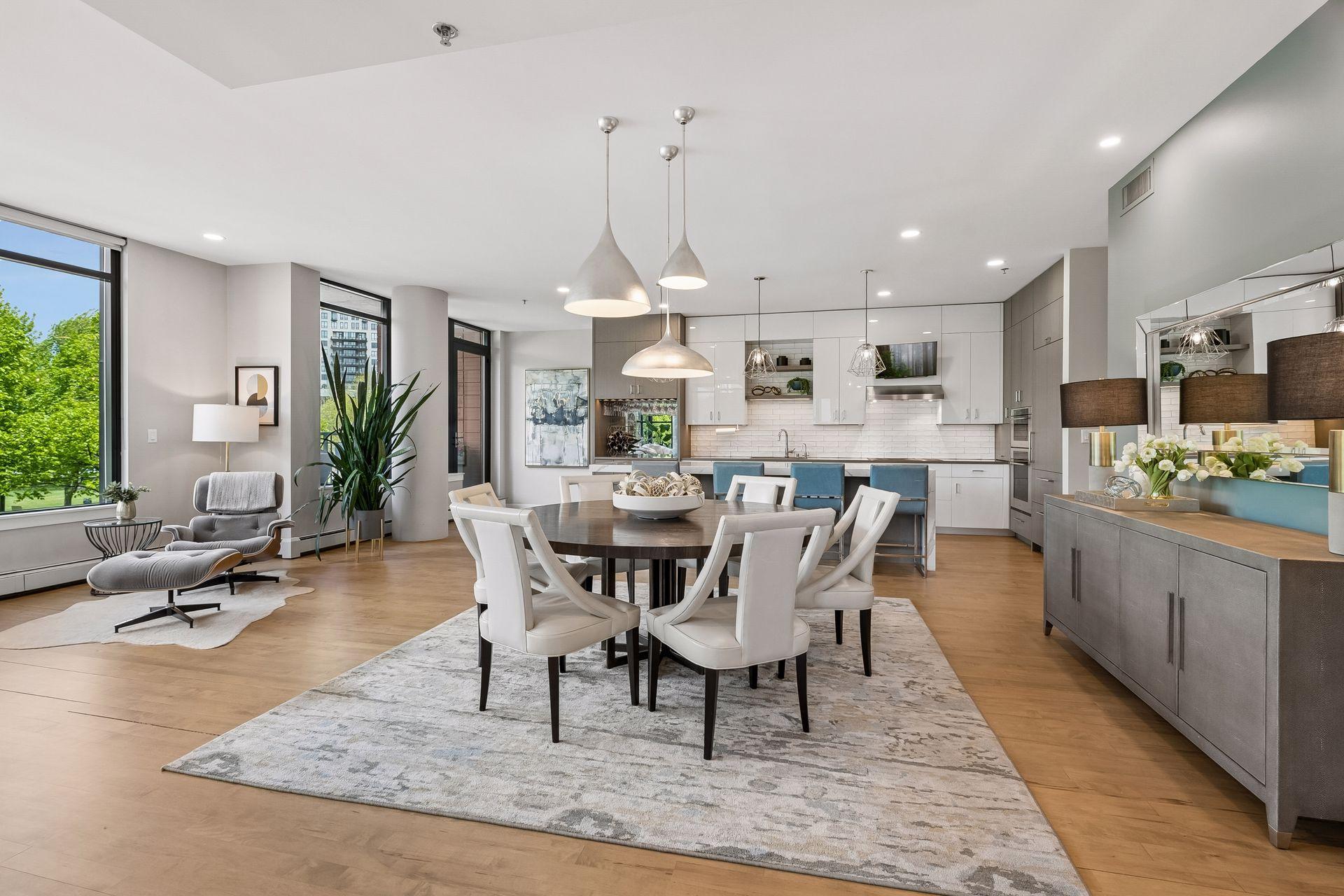 215 10th Avenue S 213