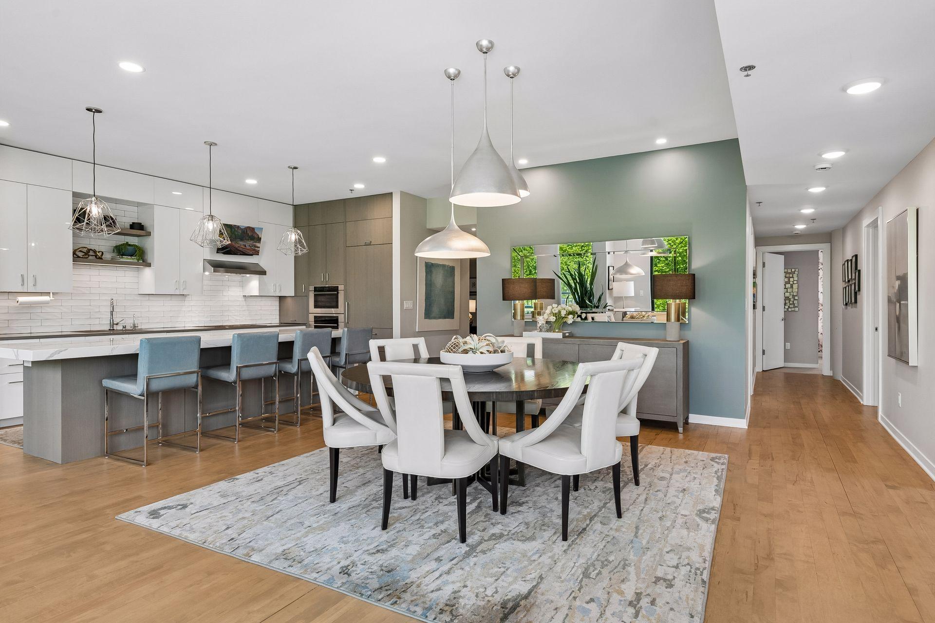 215 10th Avenue S 213
