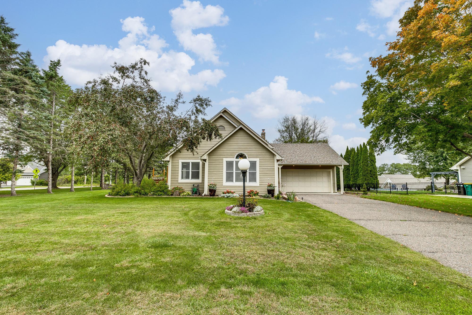 1900 Oak Glen Trail