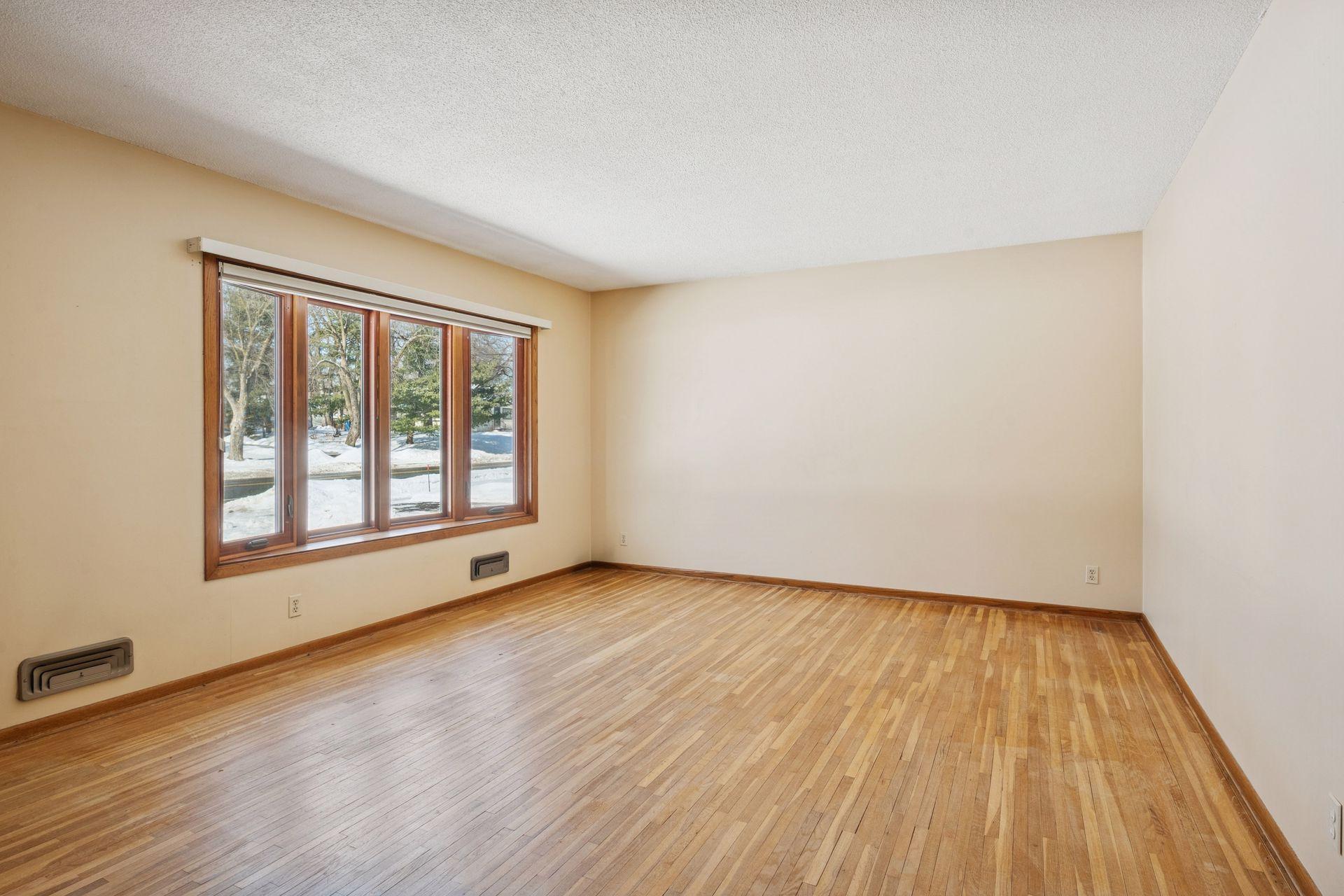 10817 Xerxes Avenue S