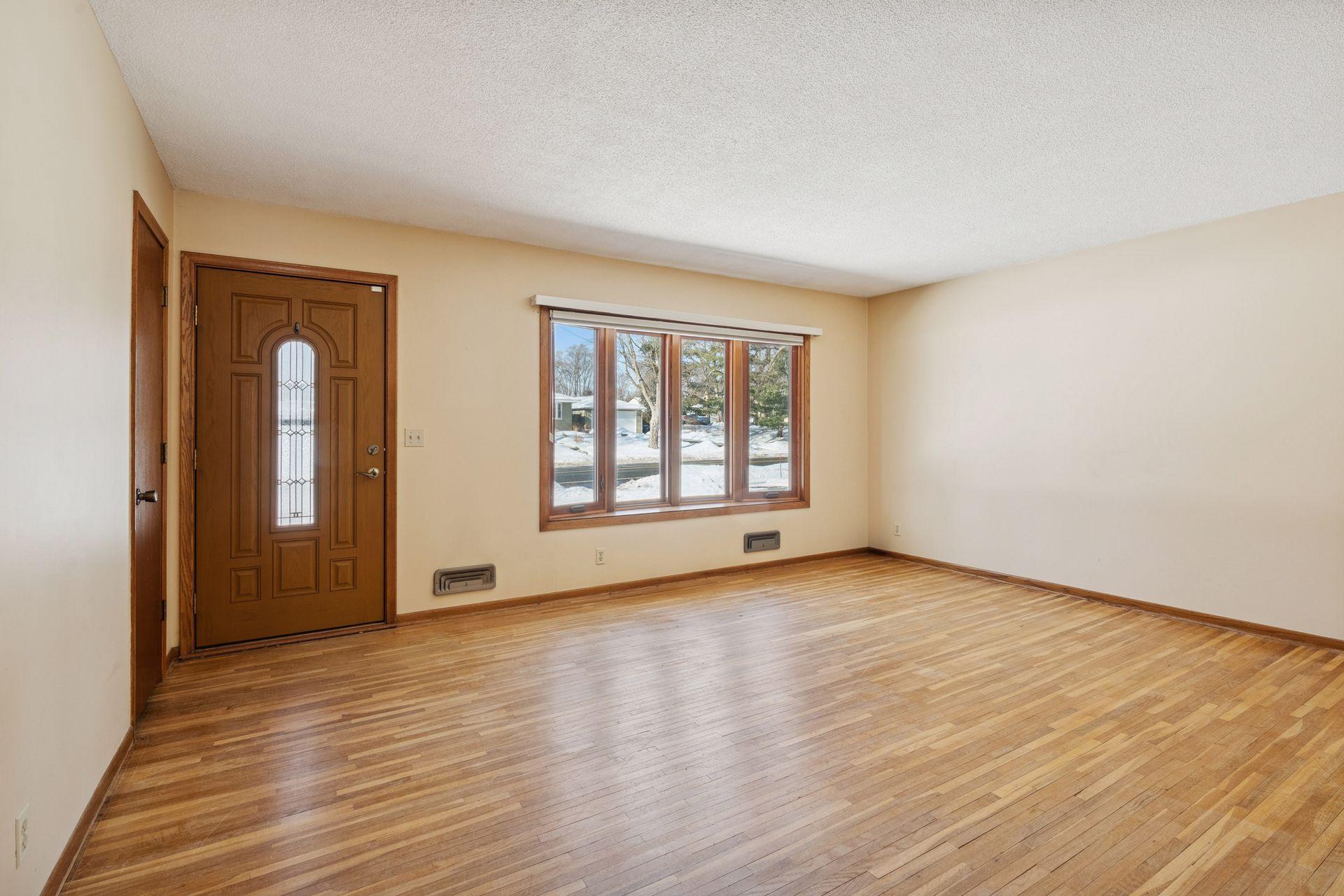 10817 Xerxes Avenue S