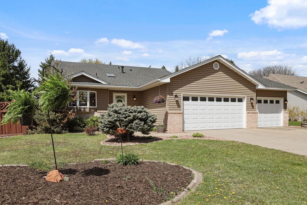 Photo of 1015 Ferndale Street S, Maplewood, MN 55119 (MLS # 7036849)