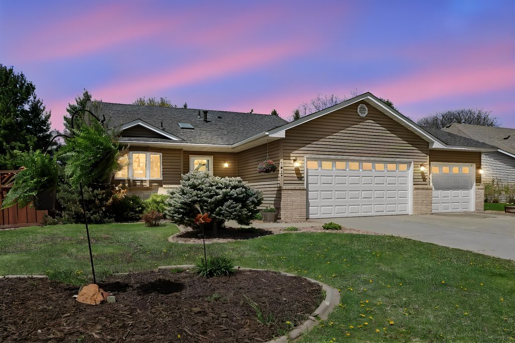 Photo of 1015 Ferndale Street S, Maplewood, MN 55119 (MLS # 7036849)