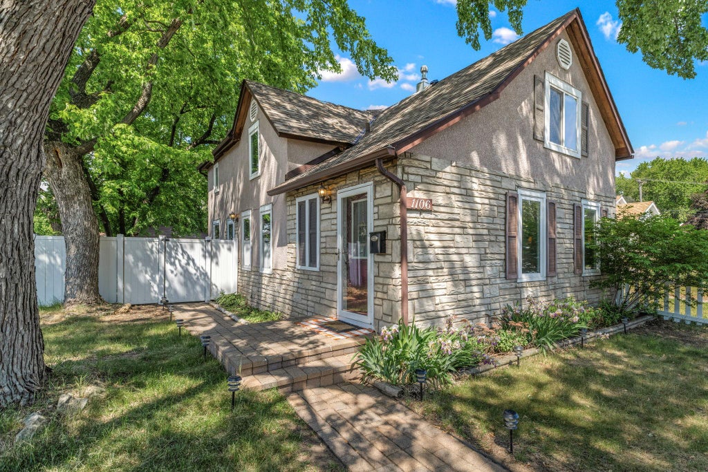 Photo of 1106 5th Avenue S, South Saint Paul, MN 55075 (MLS # 7131141)