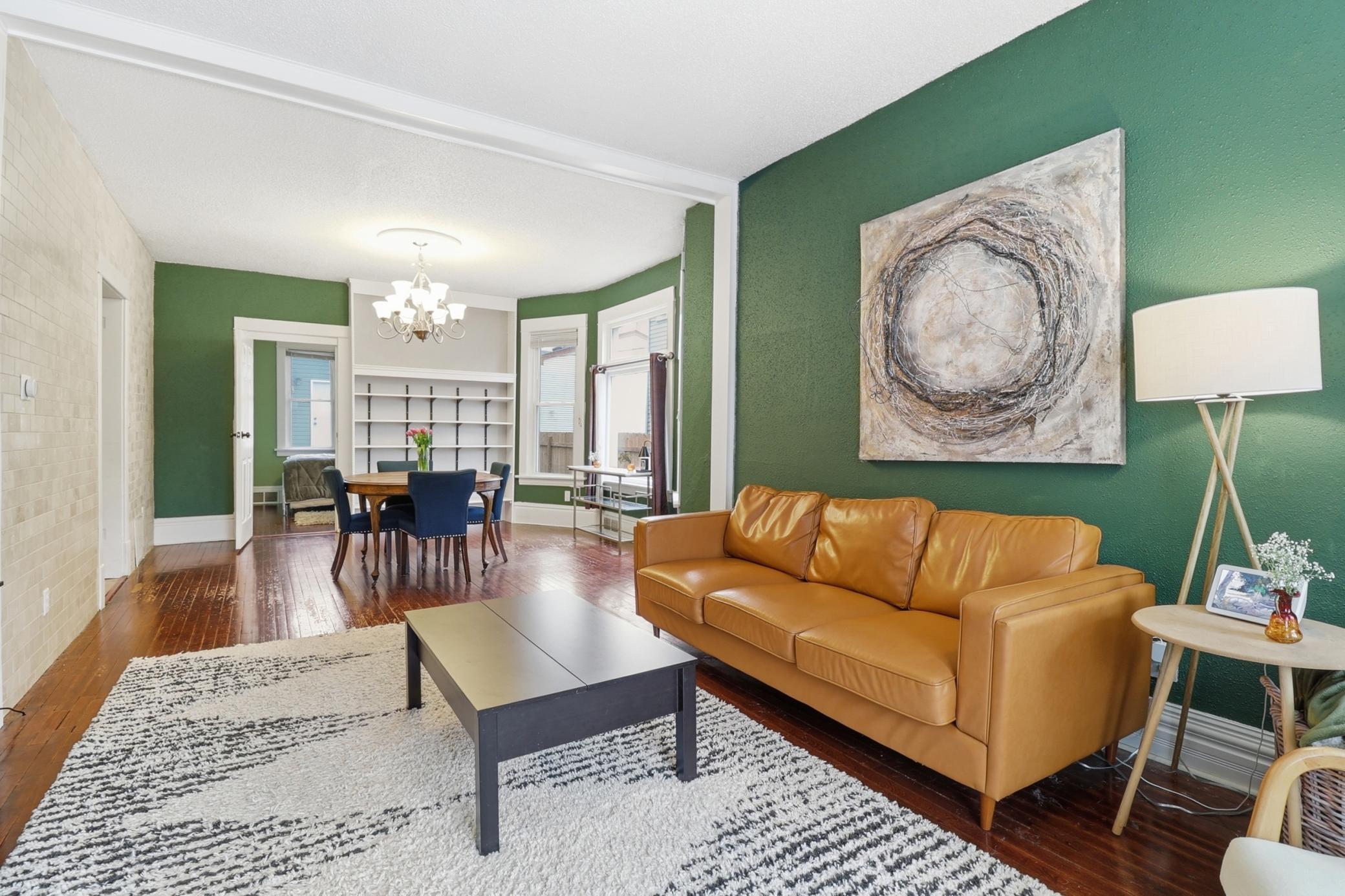 676 Geranium Avenue E