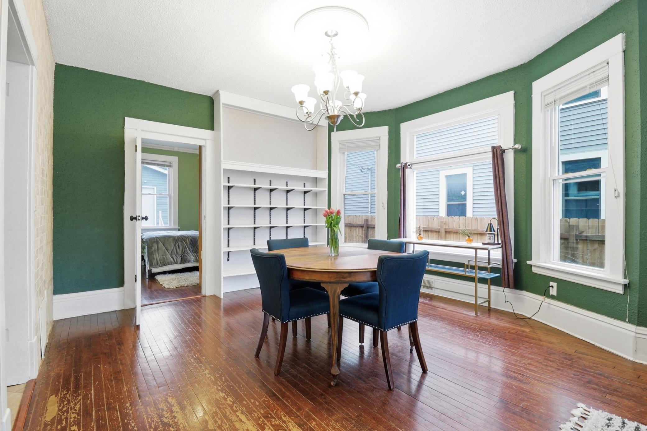 676 Geranium Avenue E