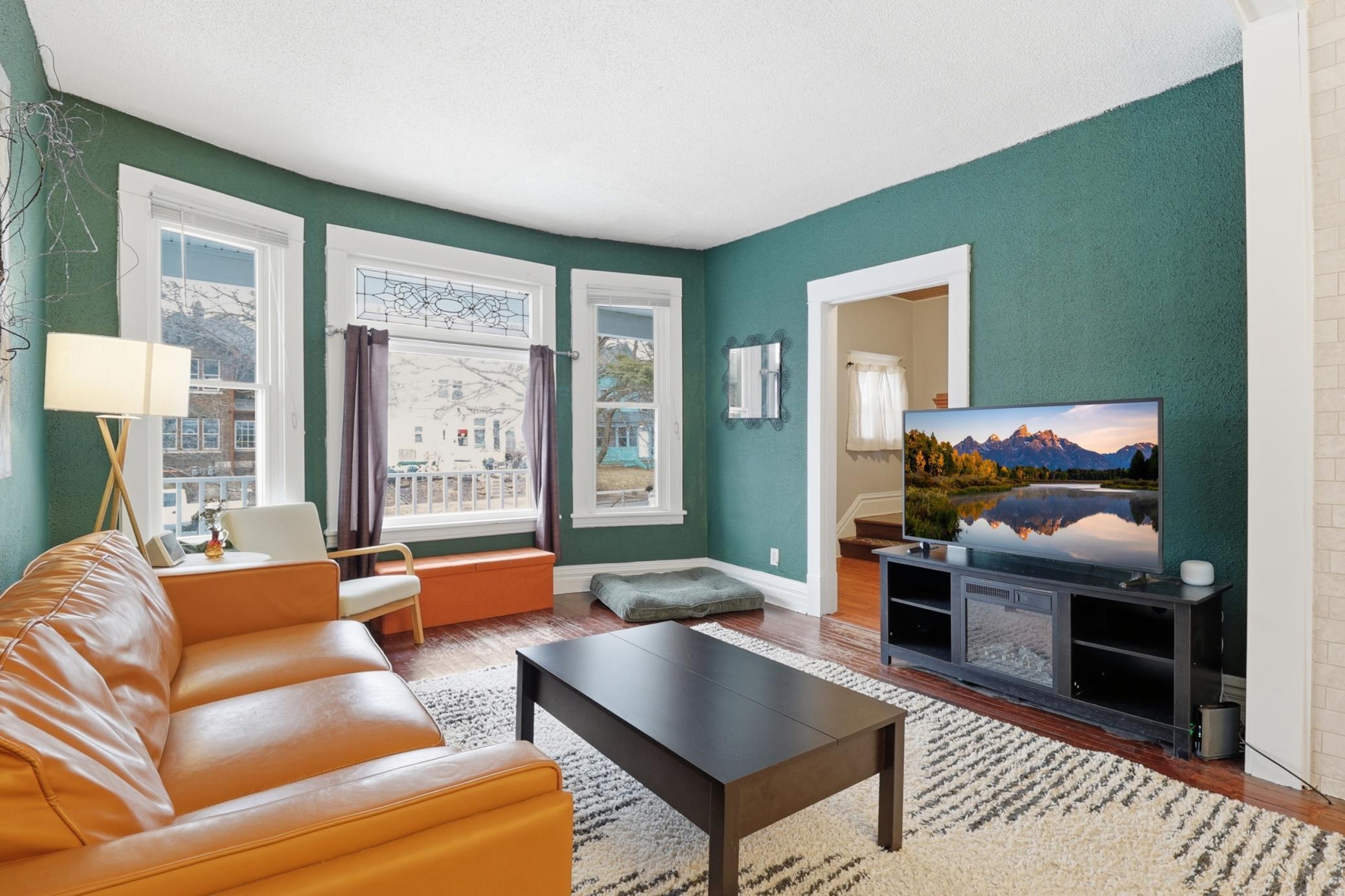 676 Geranium Avenue E