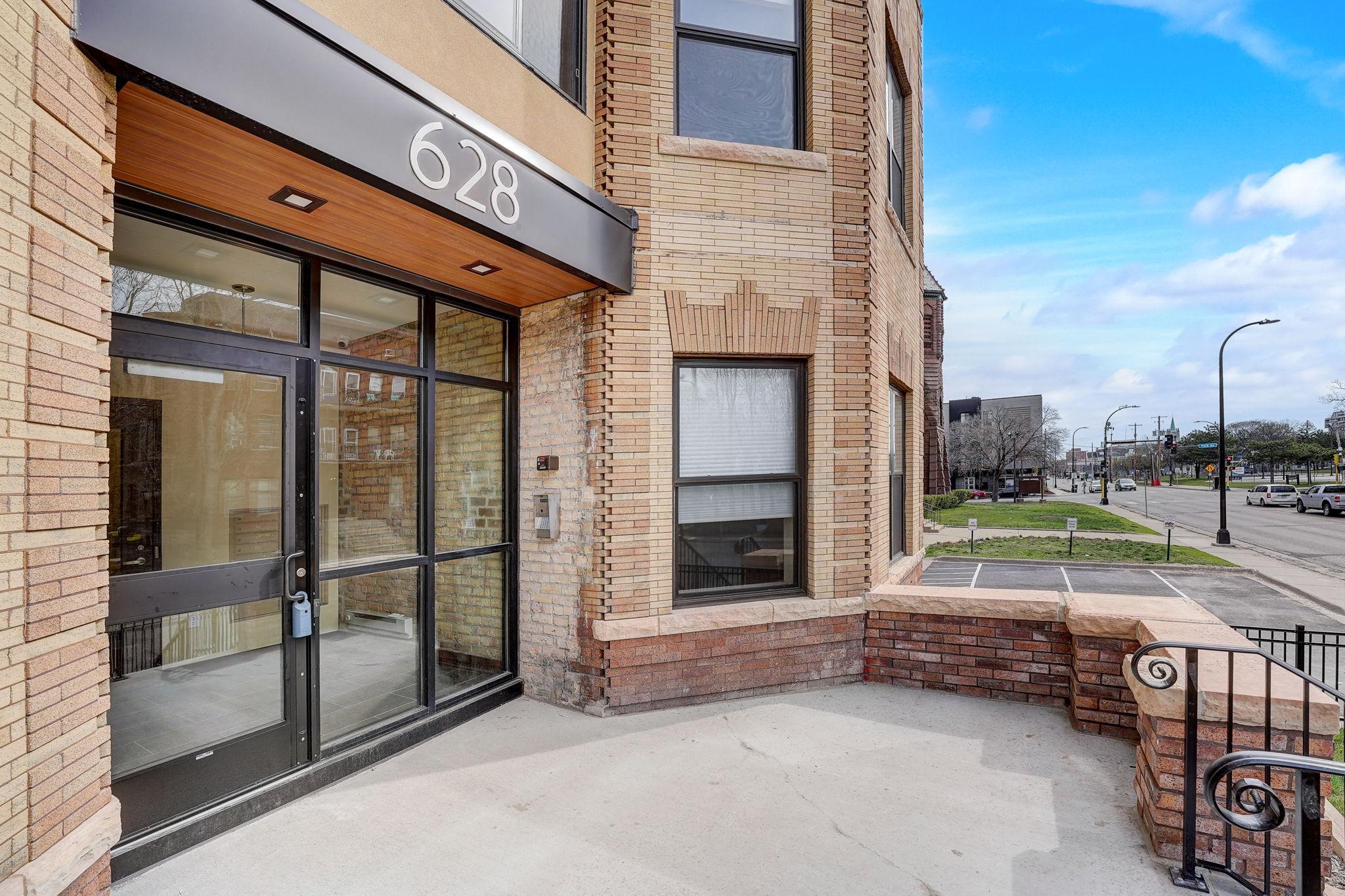 628 E Franklin Avenue 301