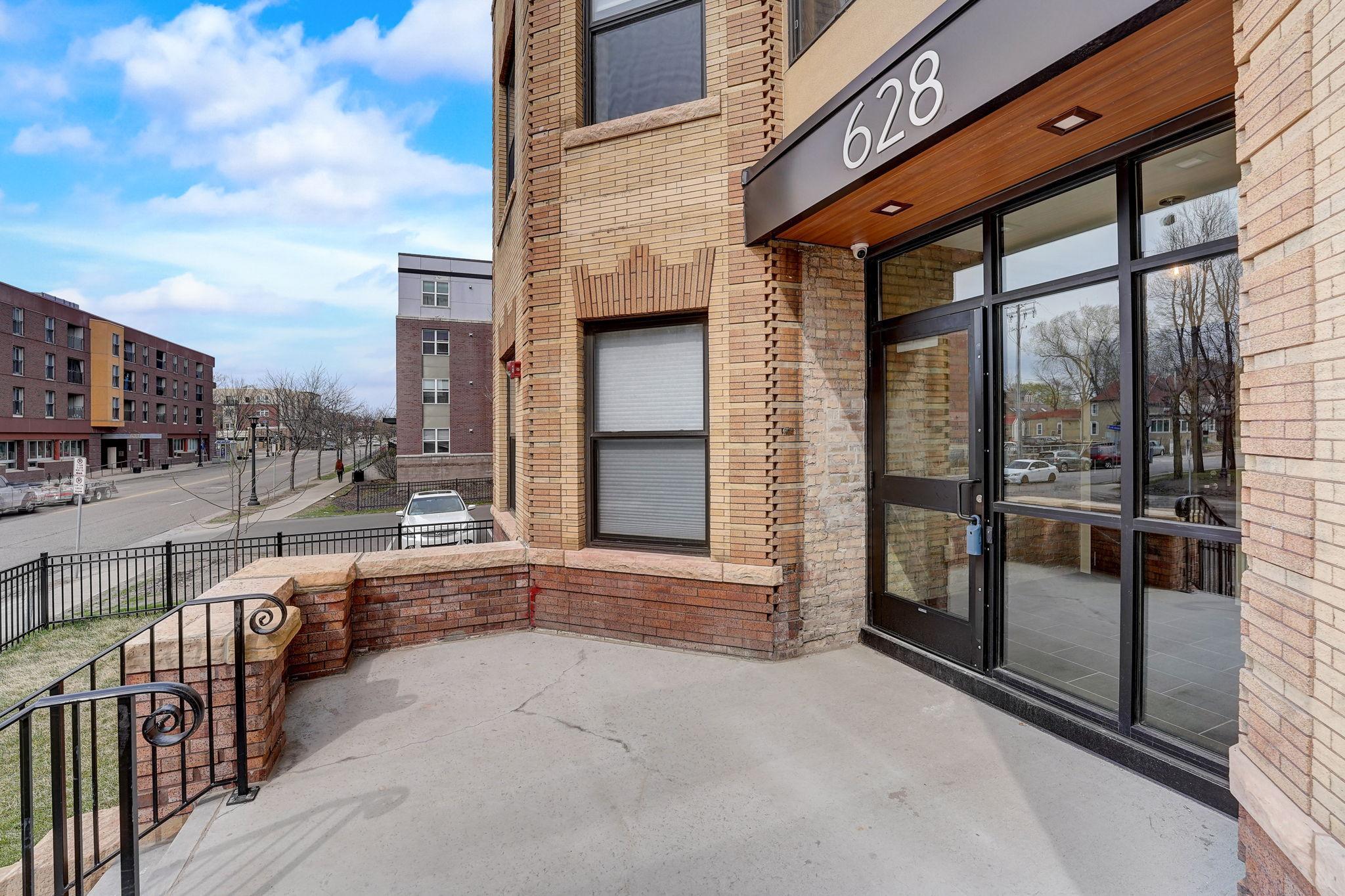 628 E Franklin Avenue 301