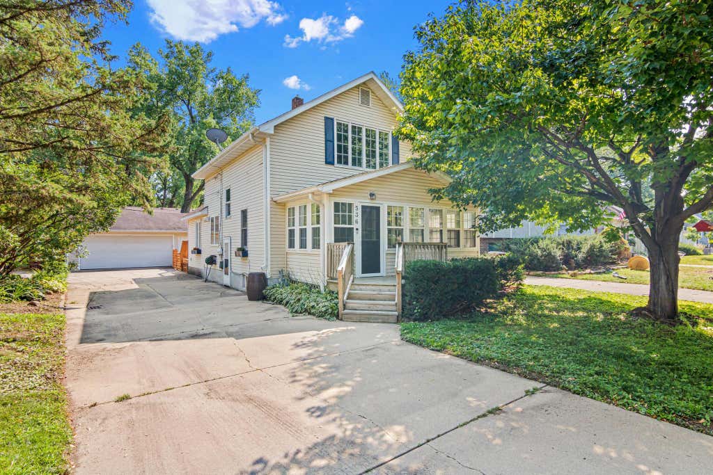 Photo of 536 Hiawatha Avenue, Mendota Heights, MN 55118 (MLS # 6811384)