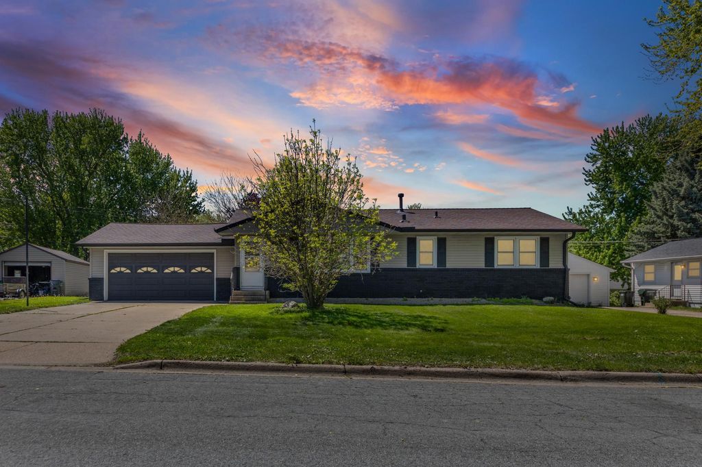 Photo of 2134 Garnet Drive, Eagan, MN 55122 (MLS # 7052751)
