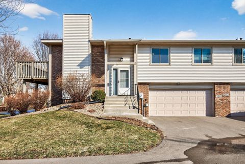 Photo of 2511 Rose Avenue E, Maplewood, MN 55119 (MLS # 7029681)