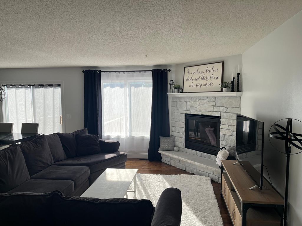 Photo of 495 Pleasant Court, Chaska, MN 55318 (MLS # 7026000)