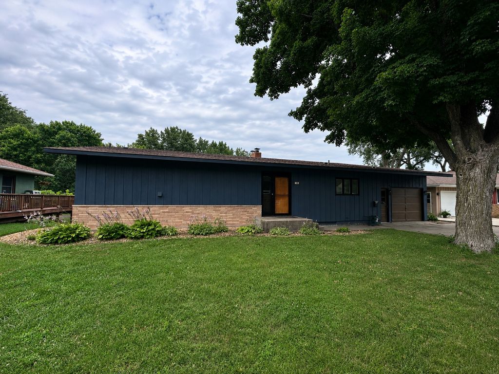 Photo of 710 Lakeview Avenue, North Mankato, MN 56003 (MLS # 7097528)