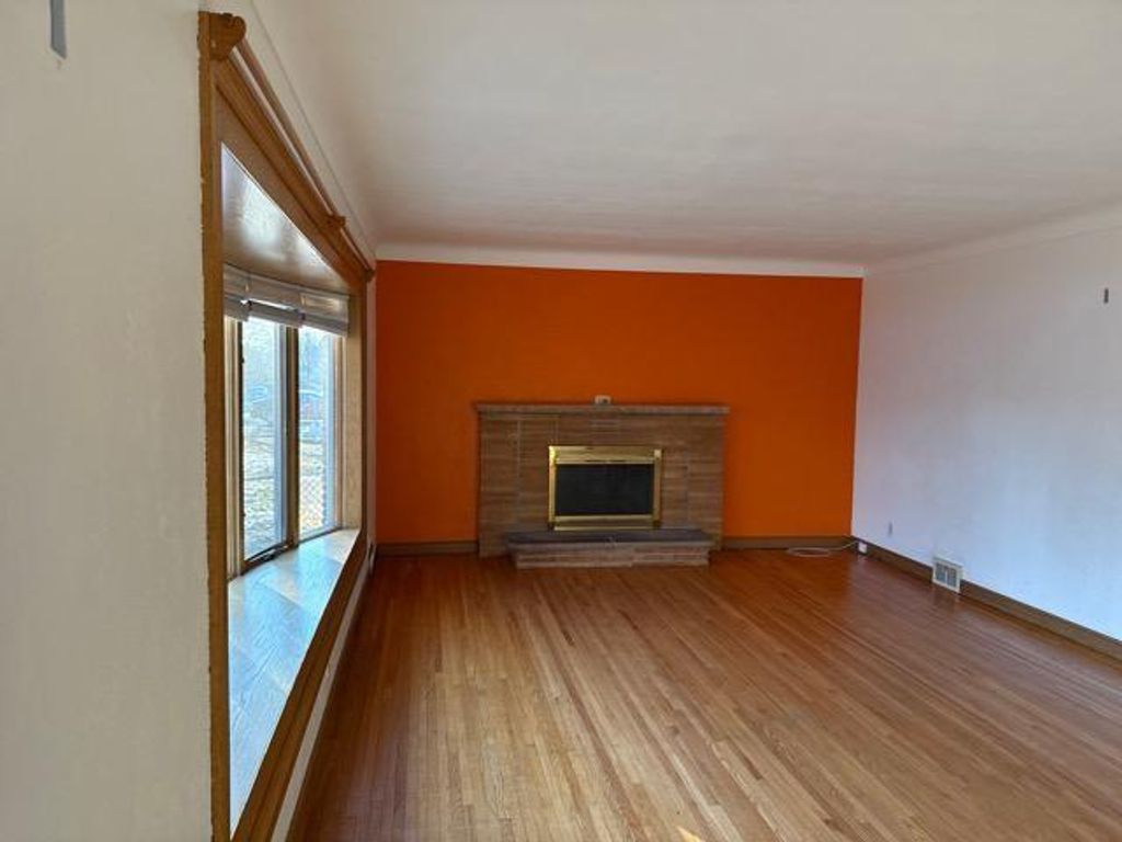 Photo of 1821 Nebraska Avenue E, Saint Paul, MN 55119 (MLS # 7028225)