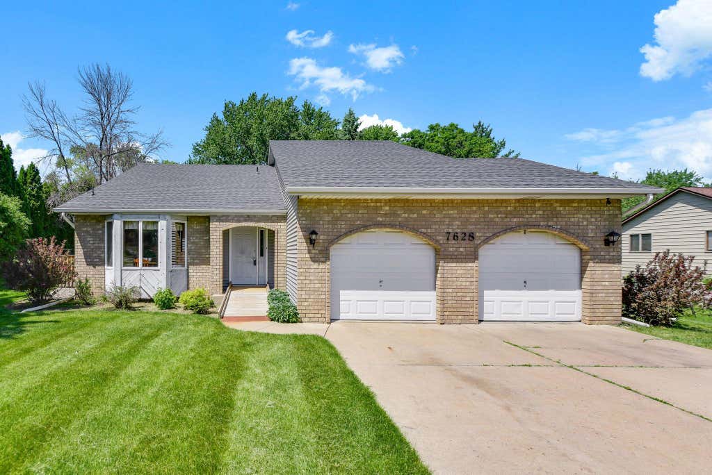 Photo of 7628 Stillwater Boulevard North Boulevard N, Oakdale, MN 55128 (MLS # 7085440)