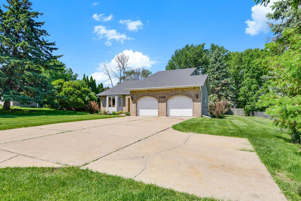 Photo of 7628 Stillwater Boulevard North Boulevard N, Oakdale, MN 55128 (MLS # 7085440)