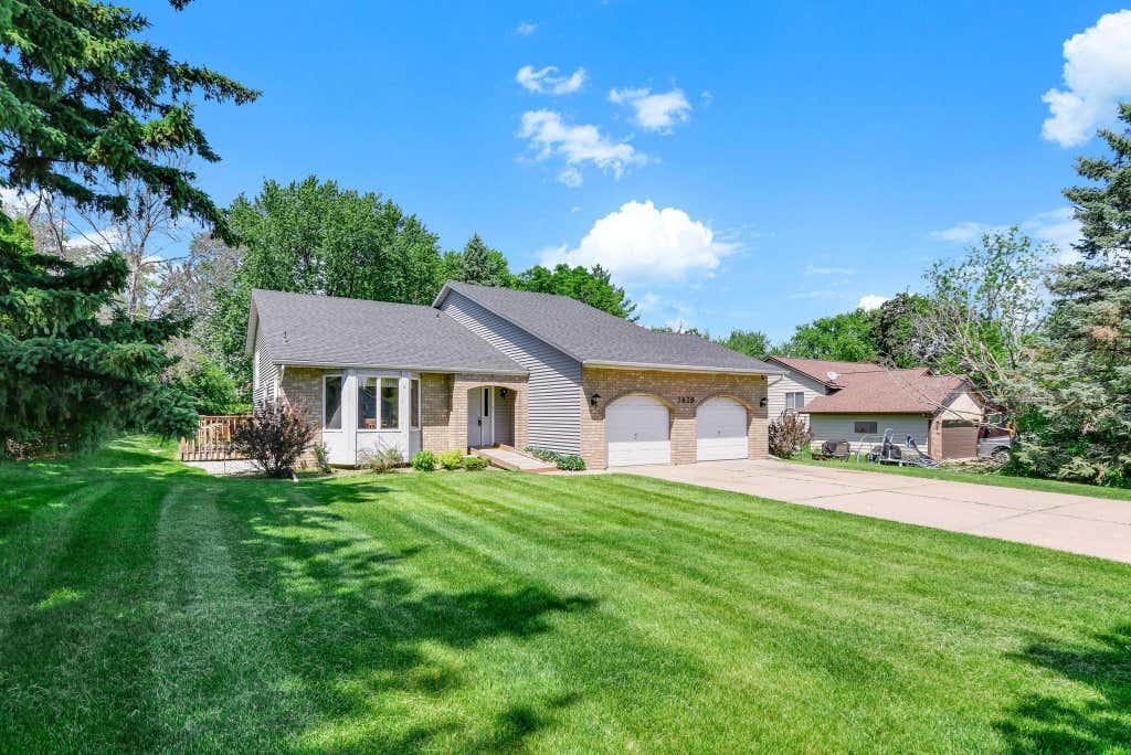 Photo of 7628 Stillwater Boulevard North Boulevard N, Oakdale, MN 55128 (MLS # 7085440)