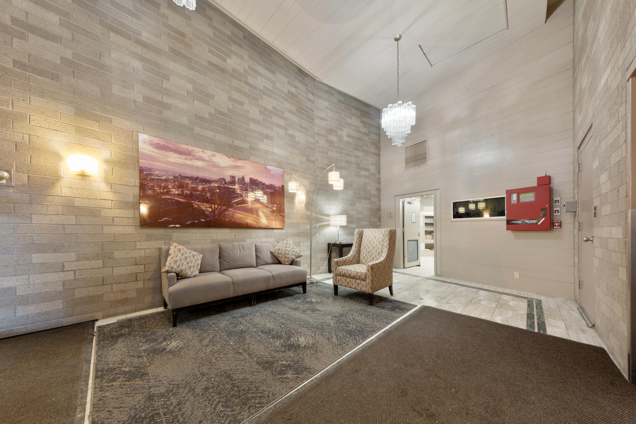 66 9th Street E 2516