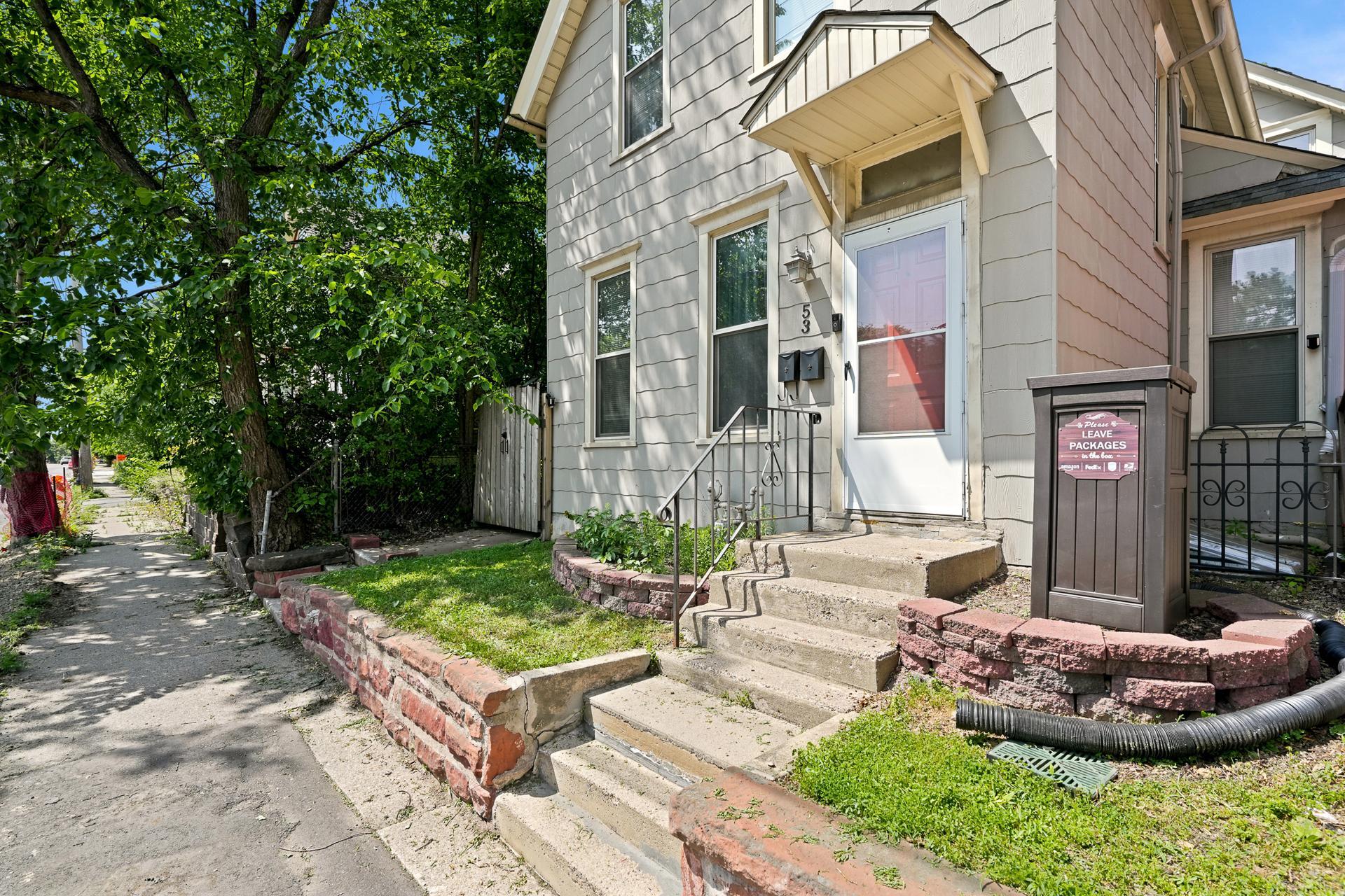 53 Dale Street N