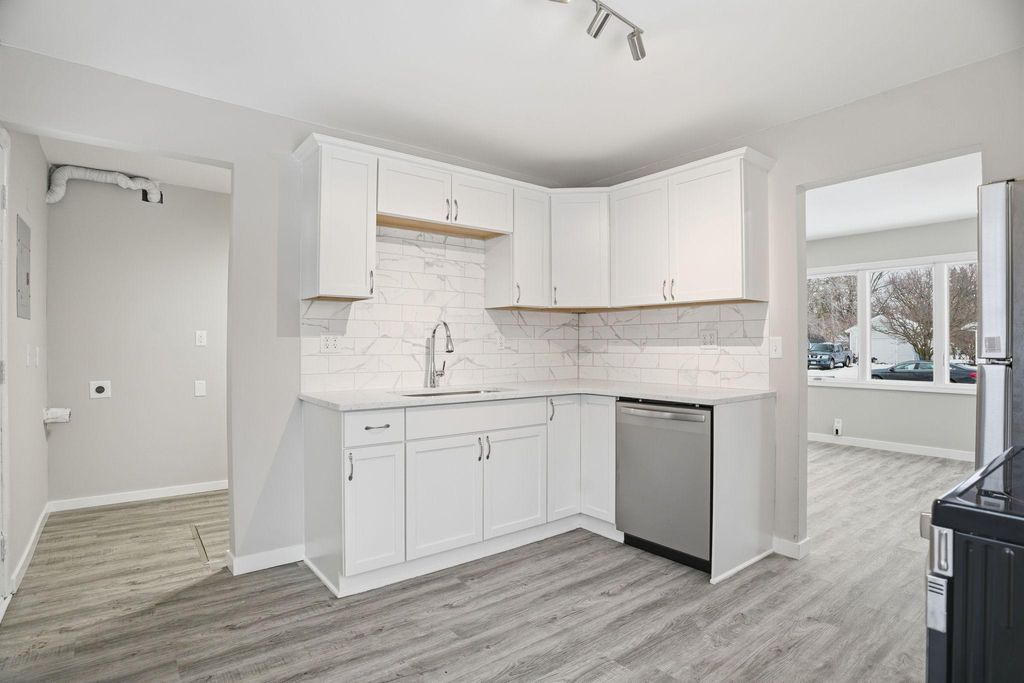 Photo of 1008 W 89th Street, Bloomington, MN 55420 (MLS # 7001429)