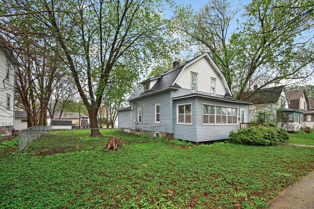 Photo of 893 22nd Avenue SE, Minneapolis, MN 55414 (MLS # 7059965)