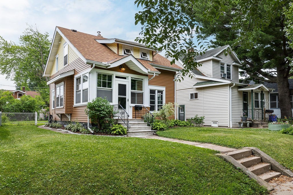 Photo of 1016 Argyle Street, Saint Paul, MN 55103 (MLS # 7106533)