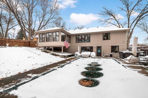 16201 Hillcrest Lane Eden Prairie MN 55346